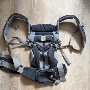 Ergobaby omni360 Charcoal and Light Gray Carrier